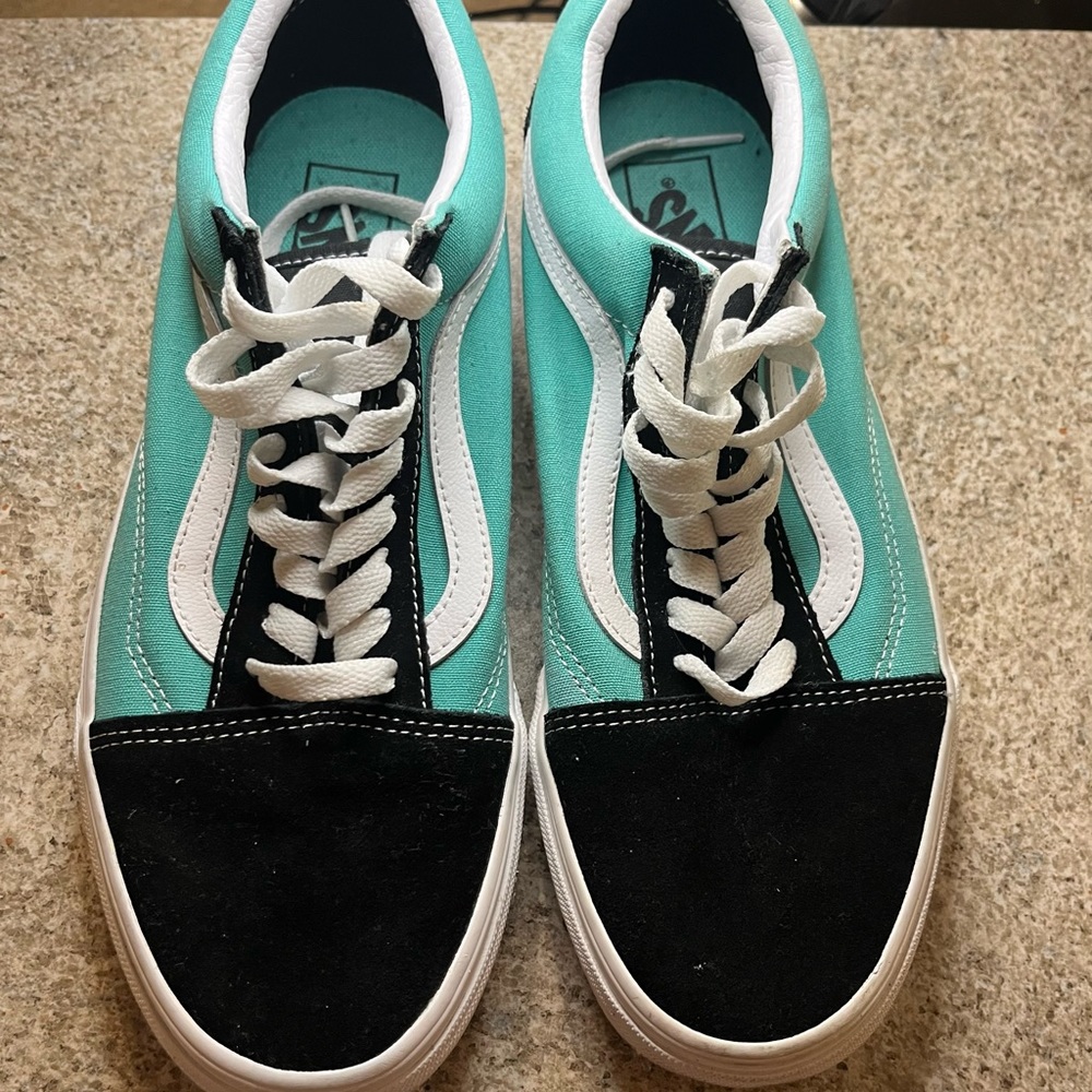 Vans retro shoe. Women’s-10.0 & Mens-8.5 - Picture 2 of 4